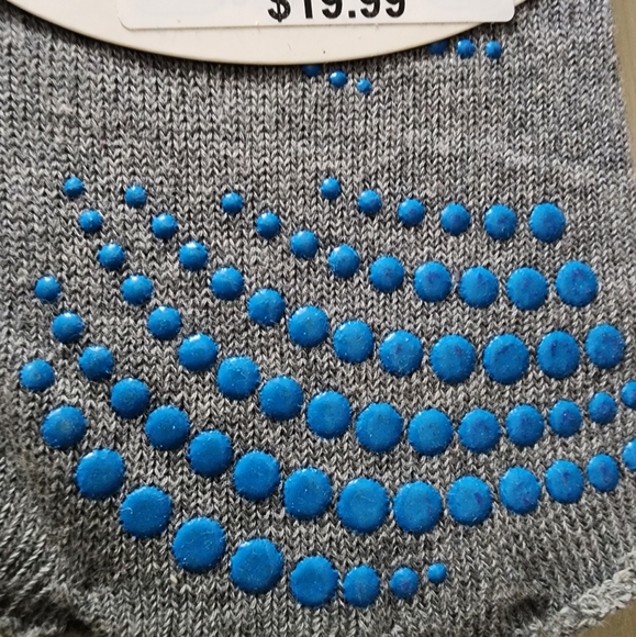 3 pairs sm/med Gaiam yoga socks - Picture 3 of 4